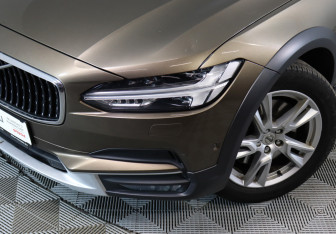 Подержанный автомобиль Volvo V90 Cross Country 2017 года (10 фото)