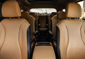 Подержанный автомобиль Kia Carnival 2021 года (25 фото)