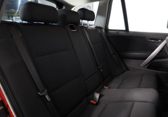 Подержанный автомобиль BMW X3 2010 года (18 фото)