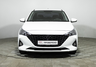 Подержанный автомобиль Hyundai Solaris Sedan 2021 года (2 фото)