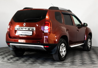 Подержанный автомобиль Renault Duster 2014 года (5 фото)