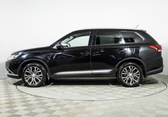 Подержанный автомобиль Mitsubishi Outlander 2016 года (8 фото)