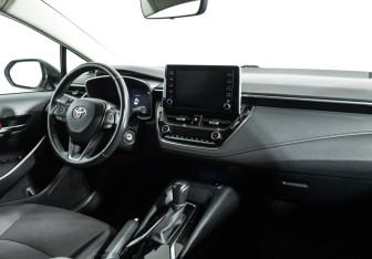 Подержанный автомобиль Toyota Corolla Sedan 2019 года (9 фото)