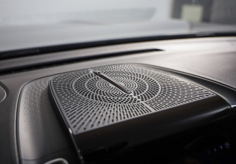 Подержанный автомобиль Hongqi HS3 2024 года (17 фото)