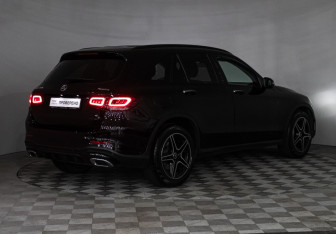 Подержанный автомобиль Mercedes-Benz GLC Coupe 2021 года (29 фото)