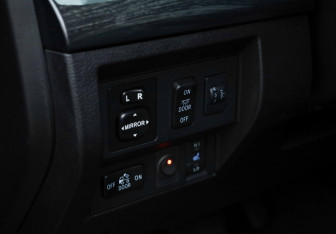 Подержанный автомобиль Toyota Tundra 2014 года (14 фото)