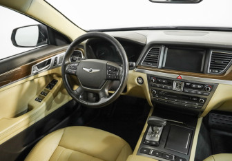 Подержанный автомобиль Genesis G80 2017 года (9 фото)