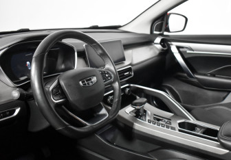 Подержанный автомобиль Geely Coolray 2023 года (9 фото)
