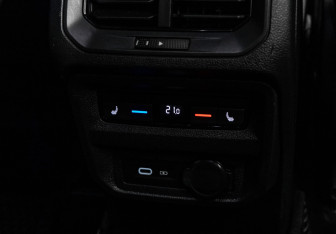 Подержанный автомобиль Volkswagen Tiguan 2021 года (28 фото)