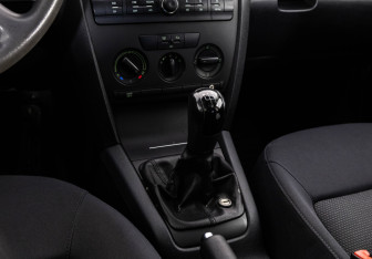 Подержанный автомобиль Skoda Octavia Liftback 2005 года (11 фото)