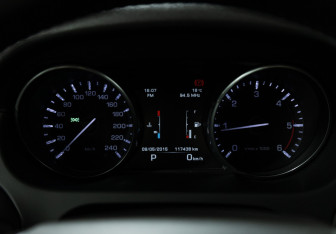 Подержанный автомобиль Land Rover Discovery Sport 2015 года (12 фото)