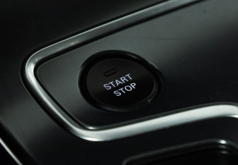 Подержанный автомобиль Hongqi H5 2022 года (20 фото)