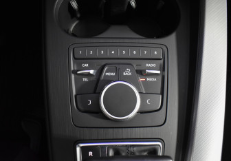 Подержанный автомобиль Audi A4 Sedan 2016 года (16 фото)