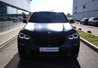 Подержанный автомобиль BMW X5 2019 года (2 фото)