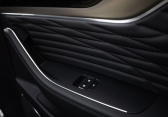 Подержанный автомобиль Hongqi HS5 2024 года (24 фото)