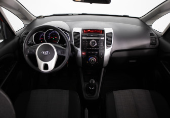 Подержанный автомобиль Kia Venga 2012 года (8 фото)