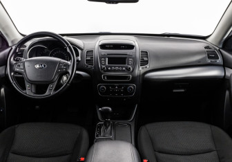 Подержанный автомобиль Kia Sorento 2013 года (10 фото)
