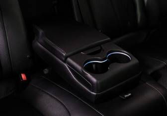 Подержанный автомобиль Chrysler 300C Sedan 2012 года (29 фото)