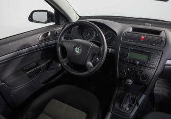 Подержанный автомобиль Skoda Octavia Liftback 2008 года (7 фото)