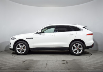 Подержанный автомобиль Jaguar F-Pace 2019 года (8 фото)