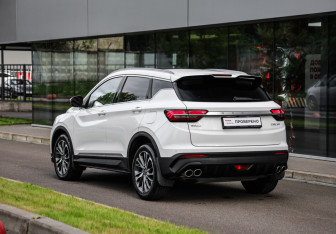 Подержанный автомобиль Geely Coolray 2021 года (8 фото)