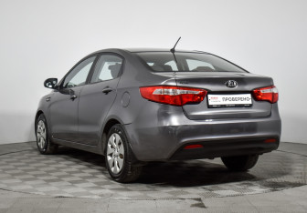Подержанный автомобиль Kia Rio Sedan 2015 года (7 фото)