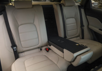 Подержанный автомобиль Jaguar F-Pace 2020 года (32 фото)