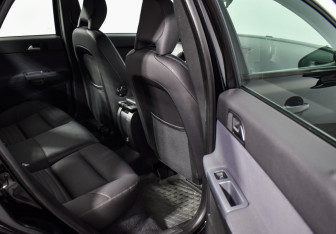 Подержанный автомобиль Volvo S40 2012 года (12 фото)