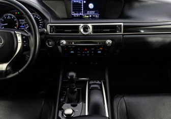 Подержанный автомобиль Lexus GS 2013 года (12 фото)