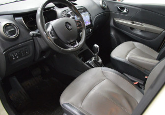 Подержанный автомобиль Renault Kaptur 2017 года (10 фото)