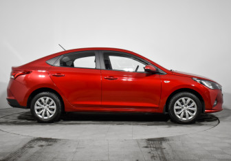 Подержанный автомобиль Hyundai Solaris Sedan 2021 года (4 фото)