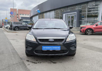 Подержанный автомобиль Ford Focus Sedan 2010 года (2 фото)