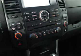 Подержанный автомобиль Nissan Pathfinder 2011 года (15 фото)