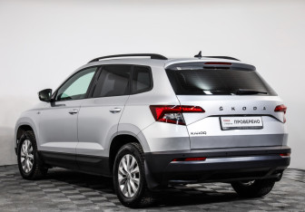 Подержанный автомобиль Skoda Karoq 2021 года (7 фото)