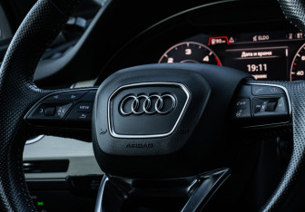 Подержанный автомобиль Audi Q7 2018 года (24 фото)