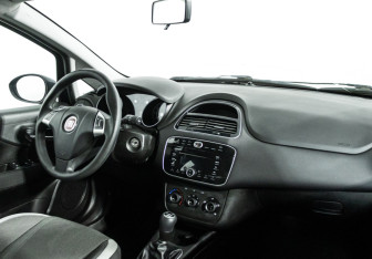 Подержанный автомобиль Fiat Punto Hatchback 2012 года (9 фото)