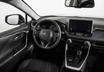 Подержанный автомобиль Toyota RAV4 2021 года (9 фото)