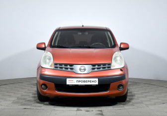 Подержанный автомобиль Nissan Note 2006 года (2 фото)