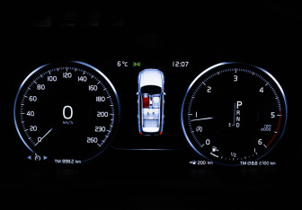 Подержанный автомобиль Volvo XC90 2015 года (30 фото)