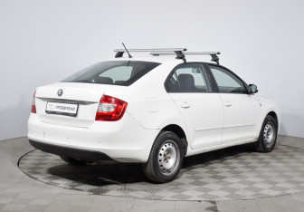 Подержанный автомобиль Skoda Rapid Liftback 2014 года (5 фото)