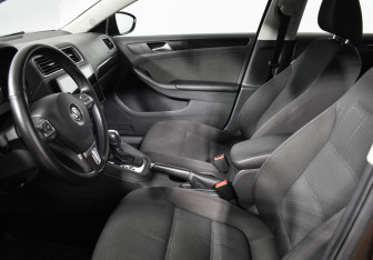 Подержанный автомобиль Volkswagen Jetta Sedan 2012 года (10 фото)