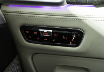 Подержанный автомобиль BMW X6 2020 года (25 фото)