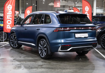 Подержанный автомобиль Geely Monjaro 2024 года (10 фото)