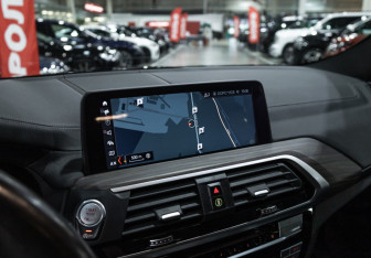 Подержанный автомобиль BMW X4 2018 года (23 фото)