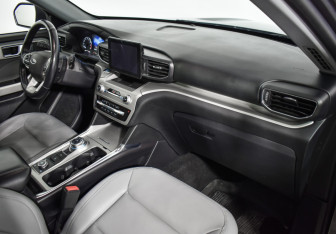 Подержанный автомобиль Ford Explorer 2021 года (15 фото)