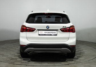 Подержанный автомобиль BMW X1 2016 года (6 фото)
