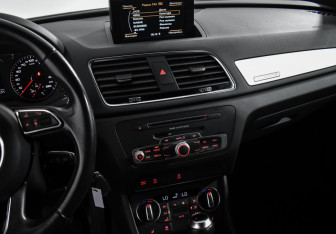 Подержанный автомобиль Audi Q3 2015 года (16 фото)