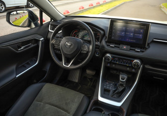 Подержанный автомобиль Toyota RAV4 2022 года (3 фото)