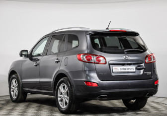 Подержанный автомобиль Hyundai Santa Fe 2010 года (7 фото)