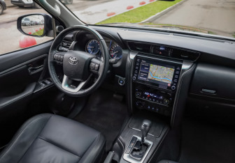 Подержанный автомобиль Toyota Fortuner 2020 года (9 фото)